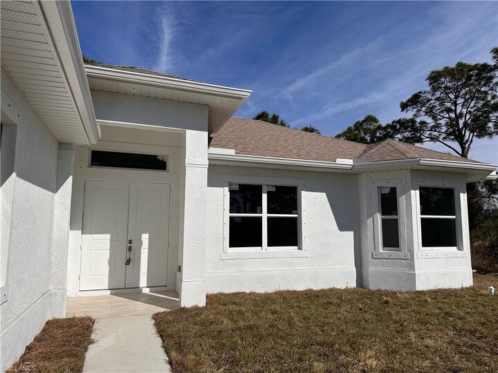 Property Photo: 109 Paxton St FL 33974