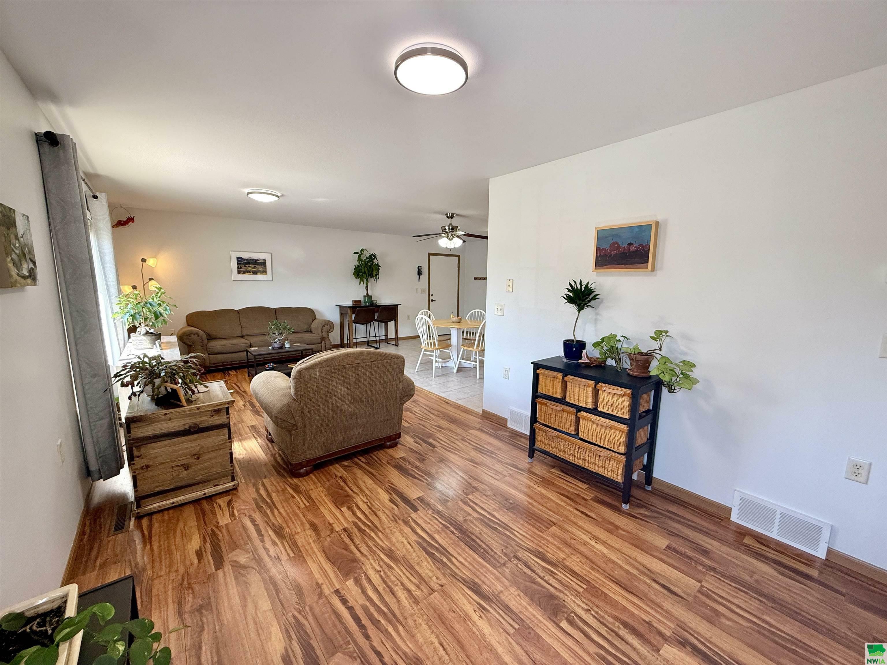 Property Photo:  321 W Duke St  SD 57069 