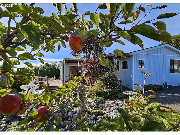 Property Photo:  97882 Marks Ln  OR 97415 