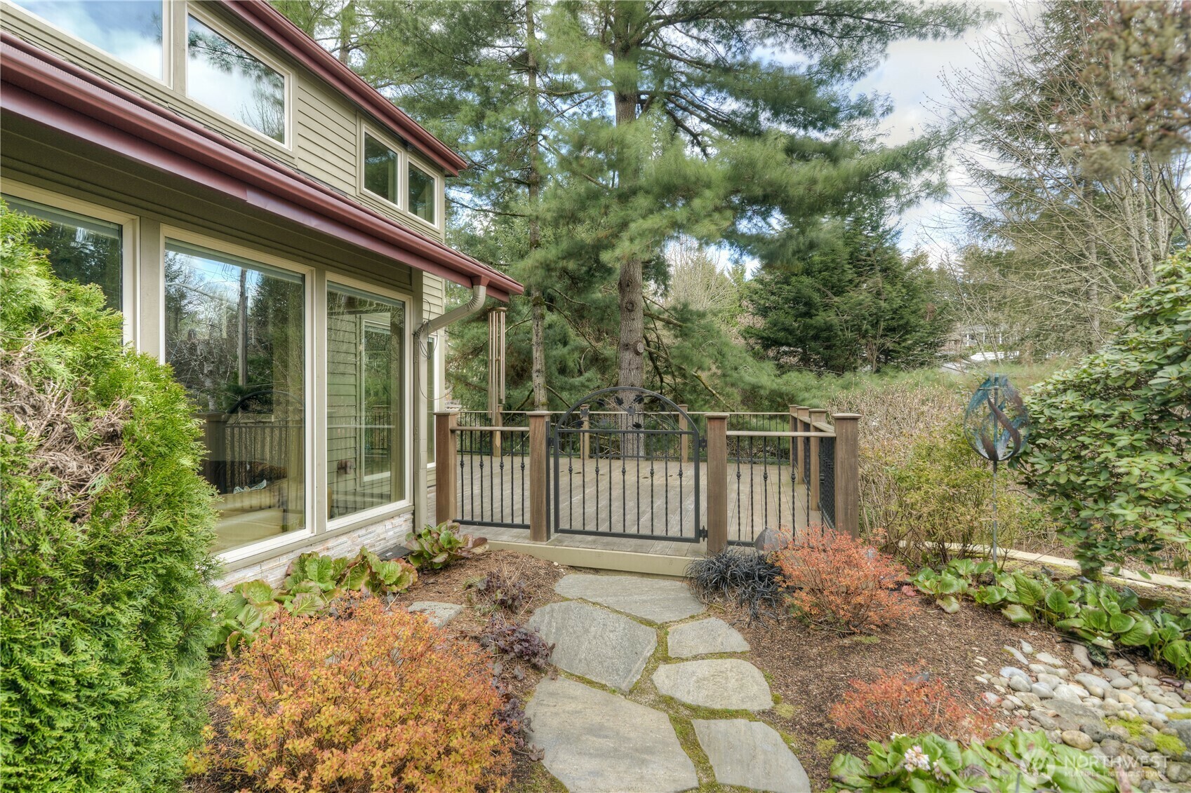 Property Photo: 1916 Lakewood Drive SE WA 98501