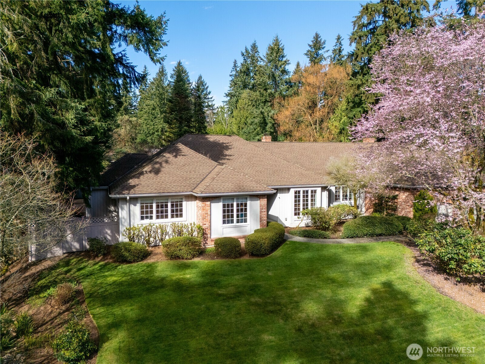 Property Photo: 8812 SE 74th Place WA 98040