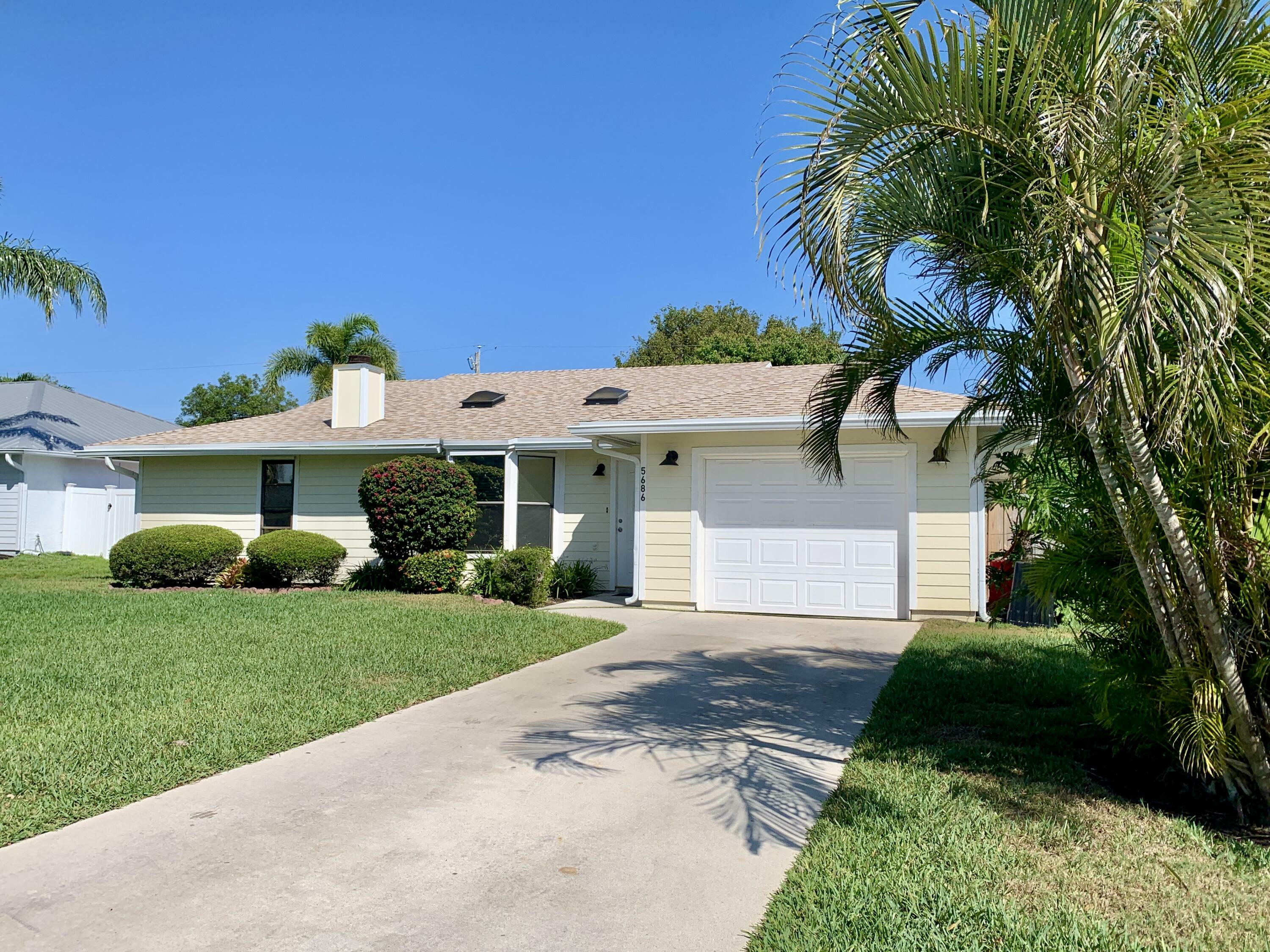 Property Photo: 5686 SE Sailfish Way FL 34997
