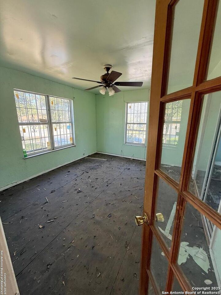 Property Photo: 502 Lovera TX 78212