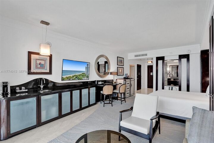 Property Photo:  4391 Collins Ave 913/914  FL 33140 