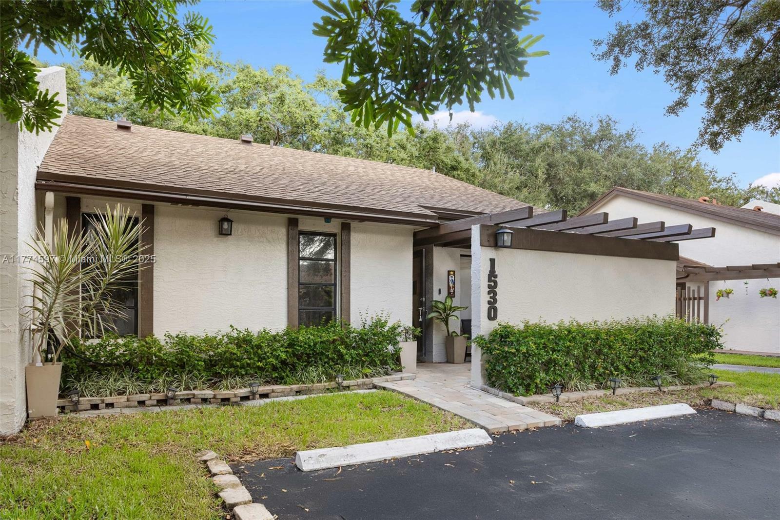 Property Photo: 1530 NW 96th Ave 1530 FL 33024