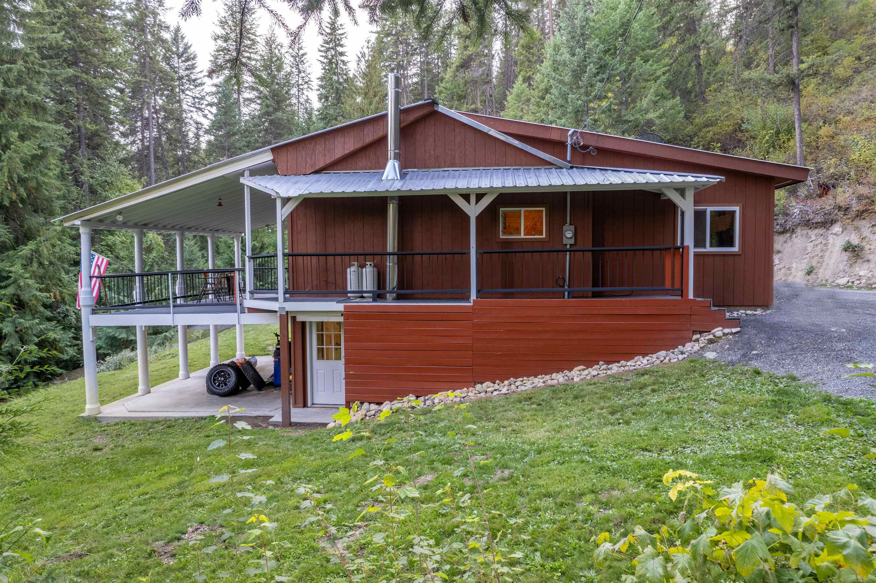 Property Photo: 604 Deadman Creek Rd WA 99141