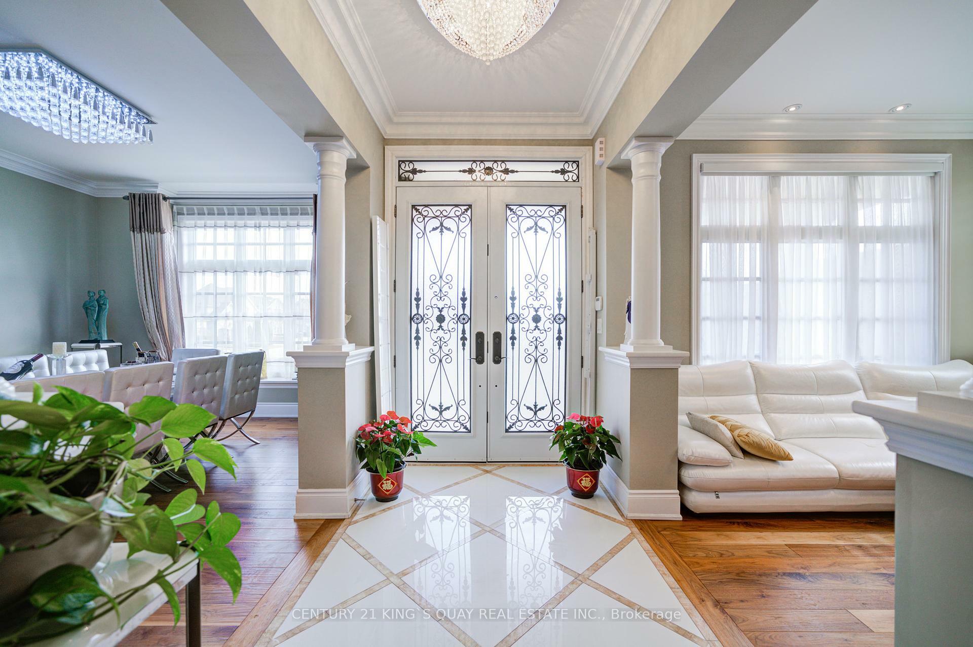 Property Photo: 19 Royal County Down Crescent ON L6C 0K1