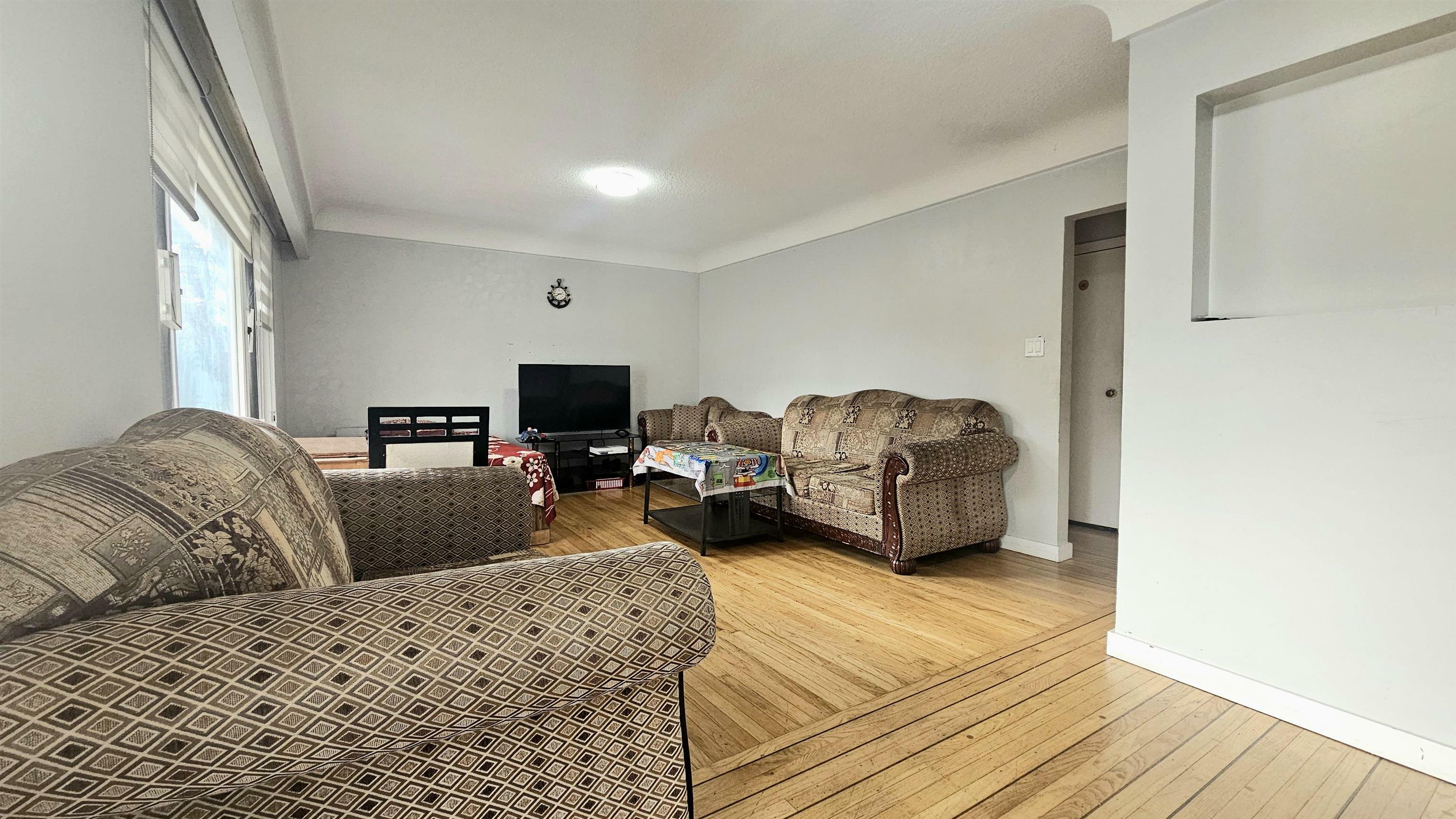 Photo de la propriété: 13137 106A Avenue BC V3T 2E4