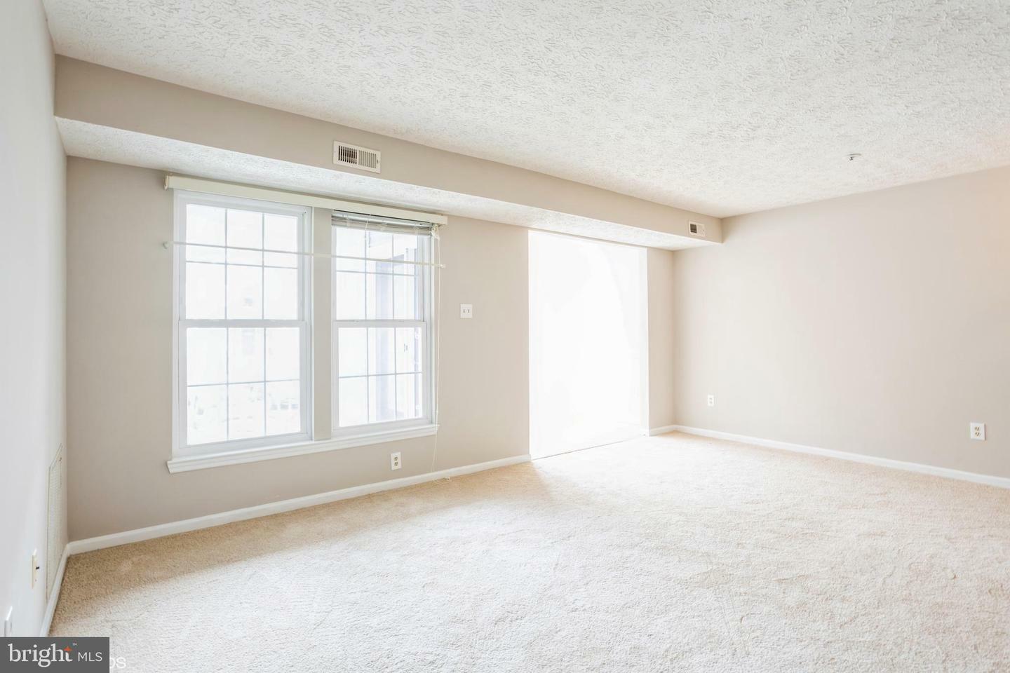 Property Photo: 1309 Greenbriar Circle 7-1309 MD 21208