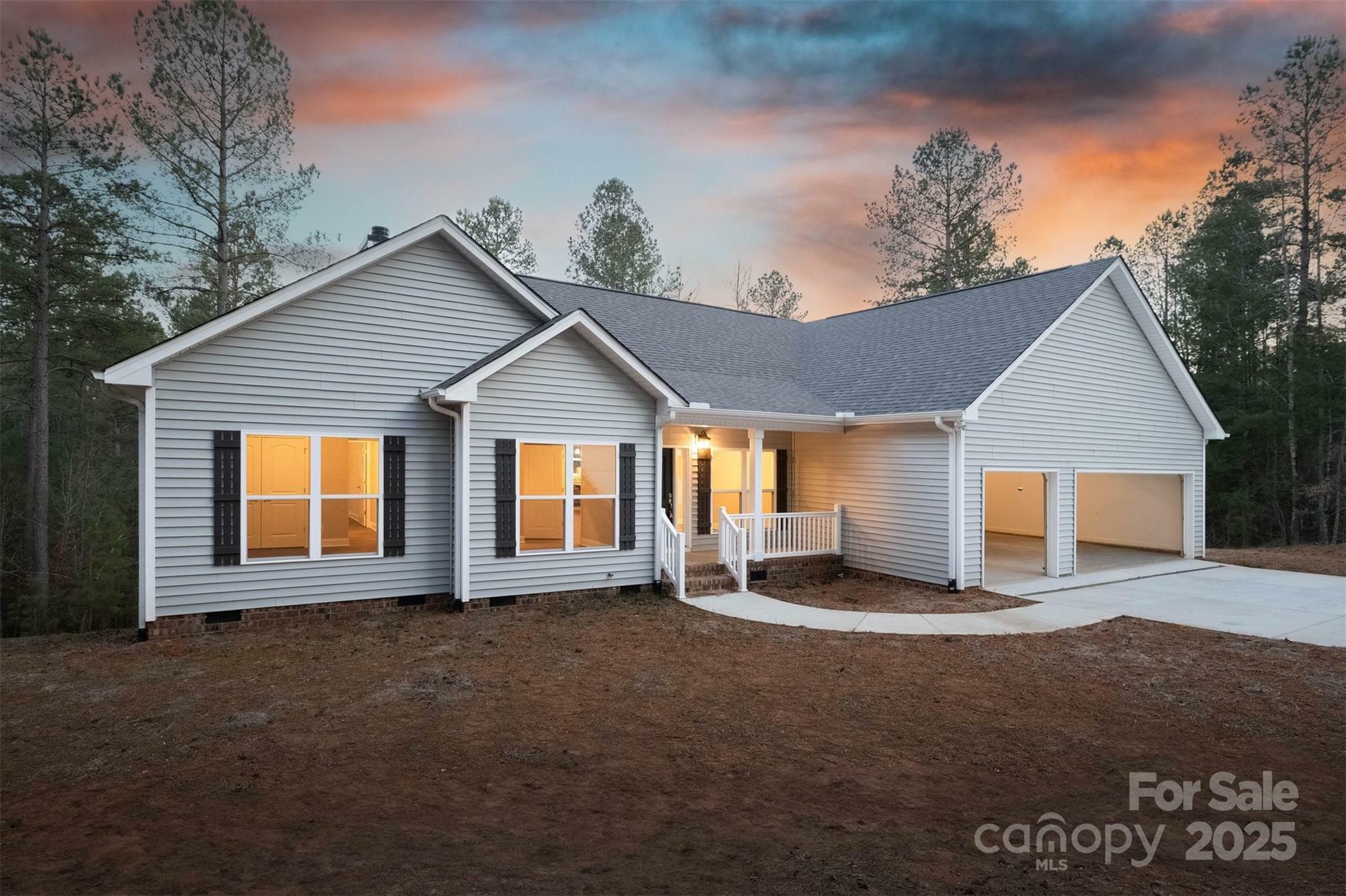 Property Photo: 1672 W Paradise Harbor Drive NC 28612