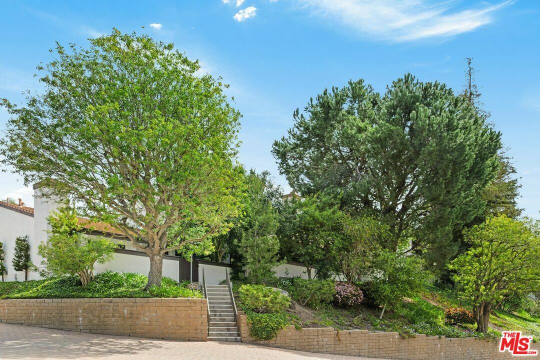Property Photo:  1590 Palisades Dr  CA 90272 