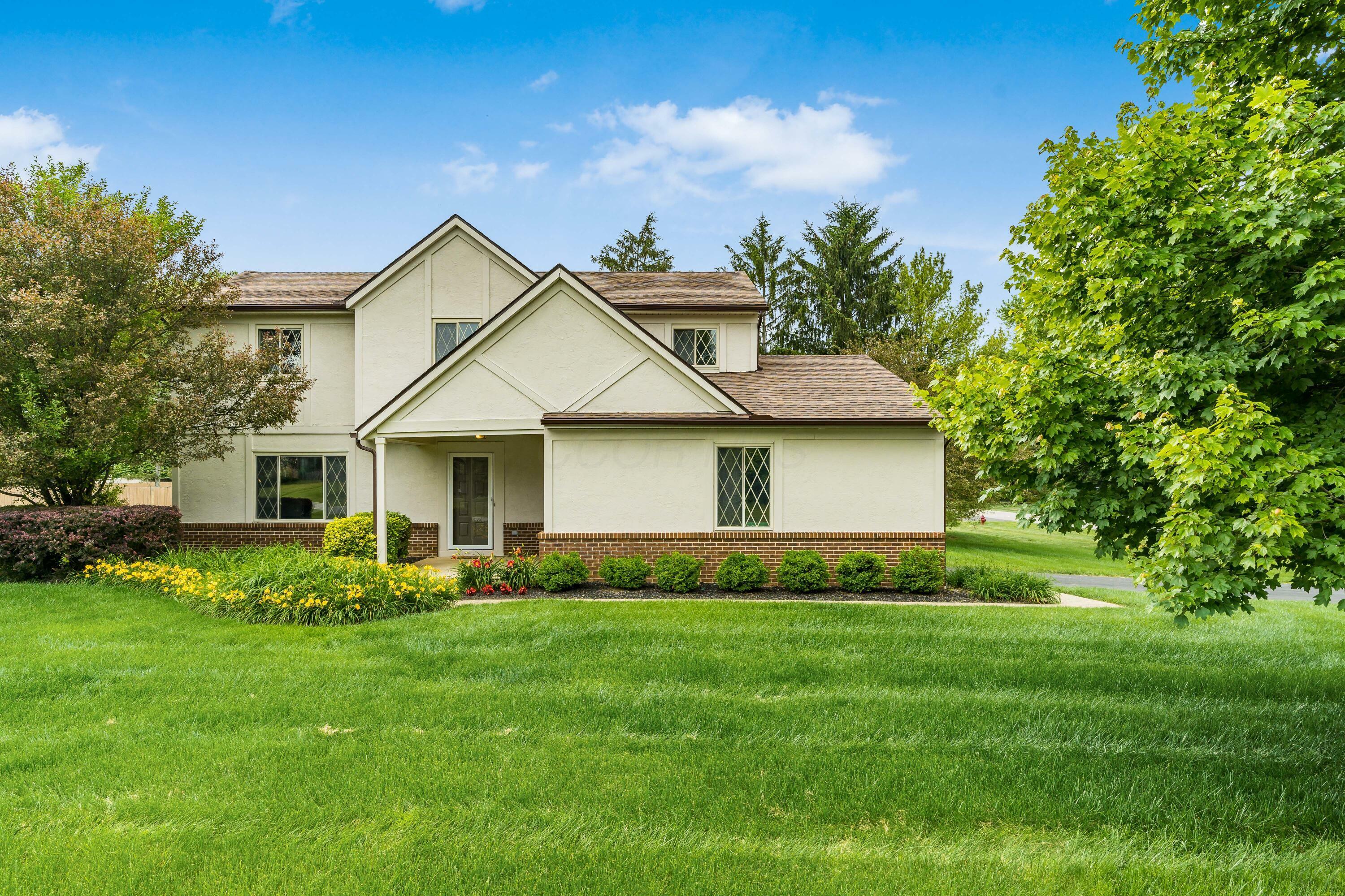 Property Photo: 11795 Huntington NW Way OH 43147