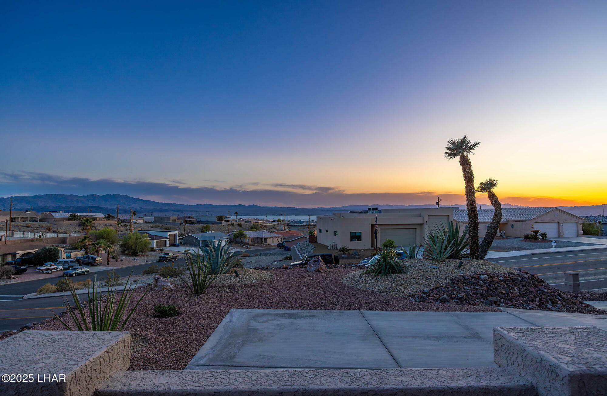 Property Photo: 1216 Avalon Ave AZ 86404