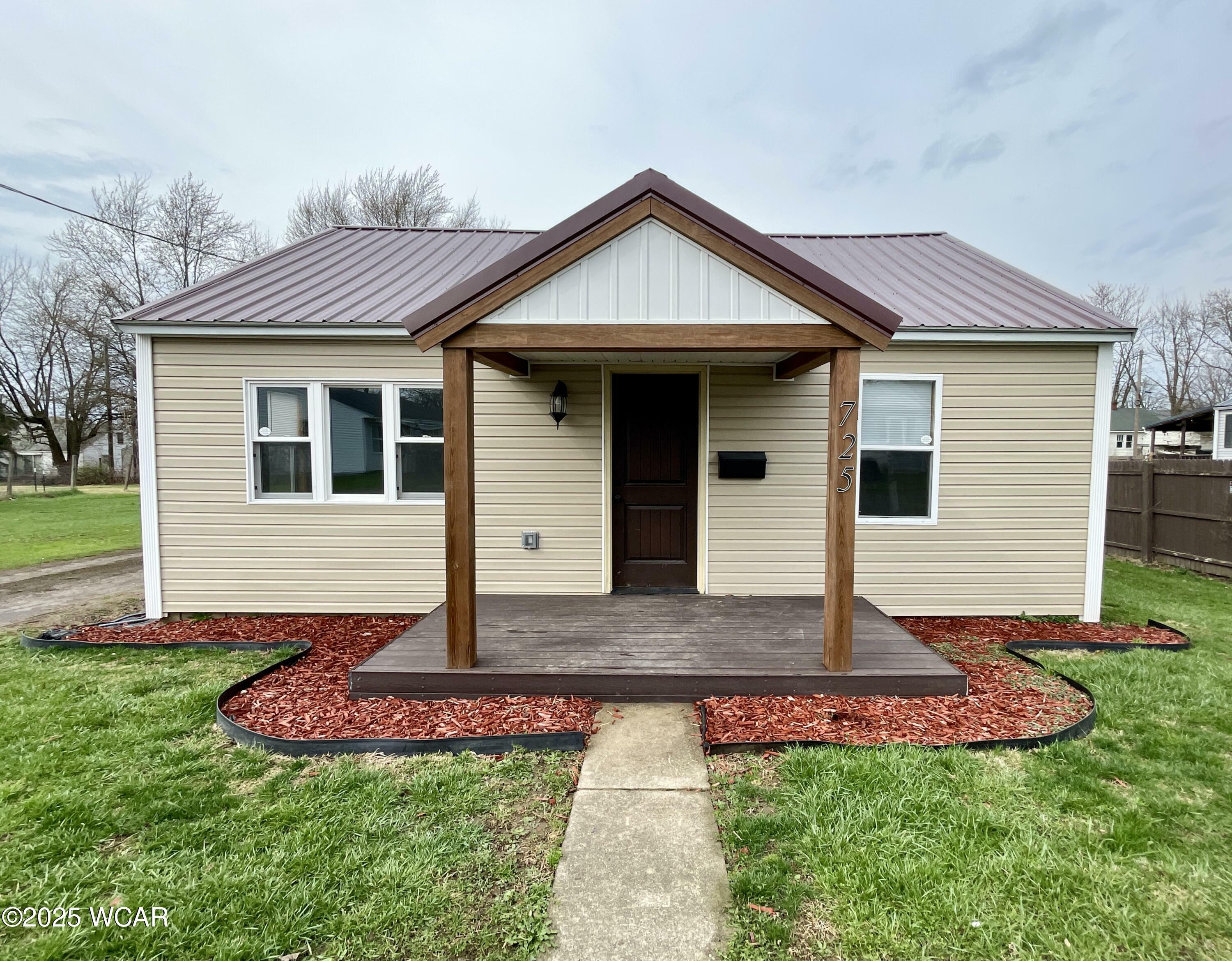 Property Photo:  725 Vernon St. Street  OH 43326 