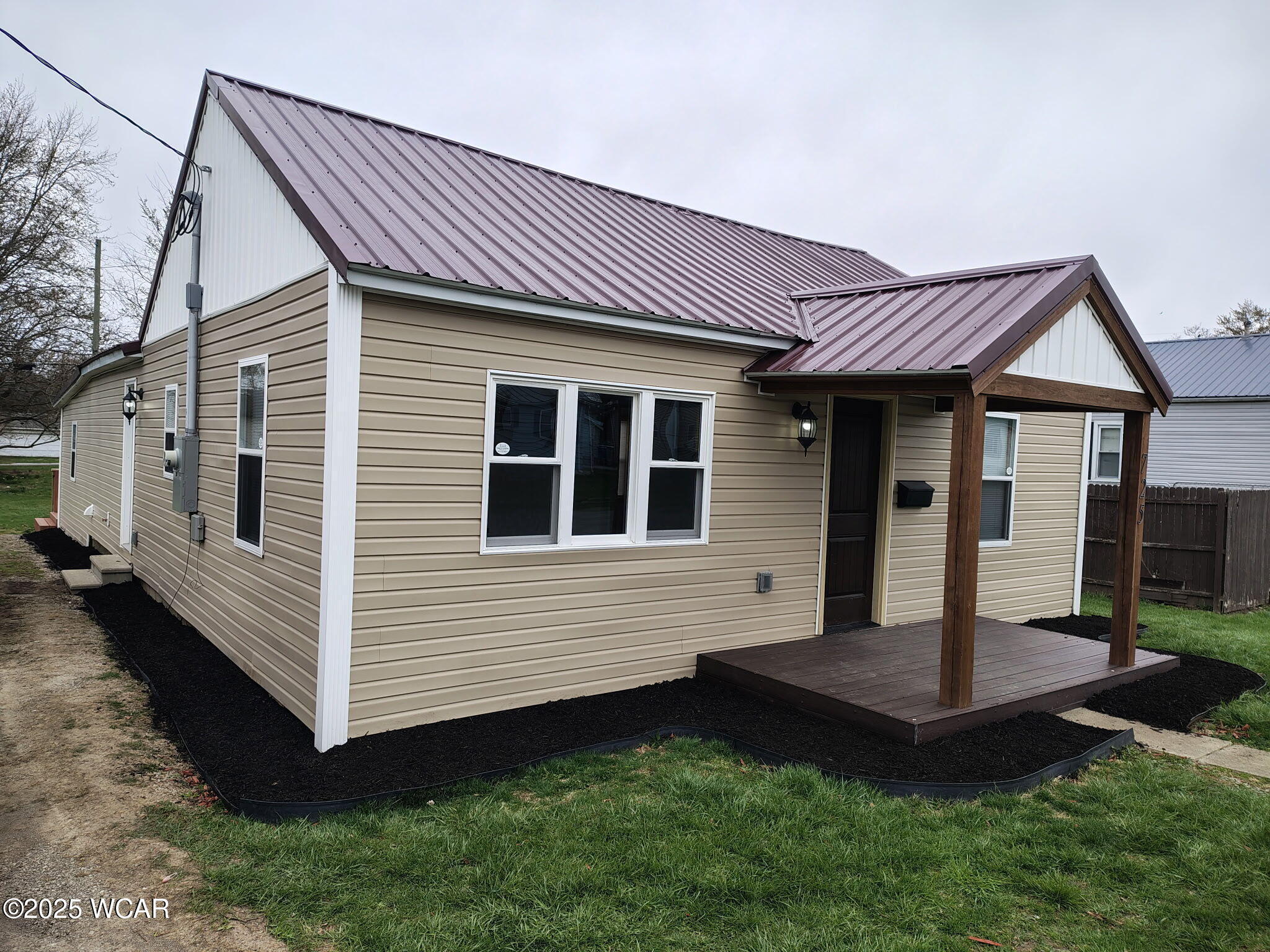 Property Photo:  725 Vernon St. Street  OH 43326 