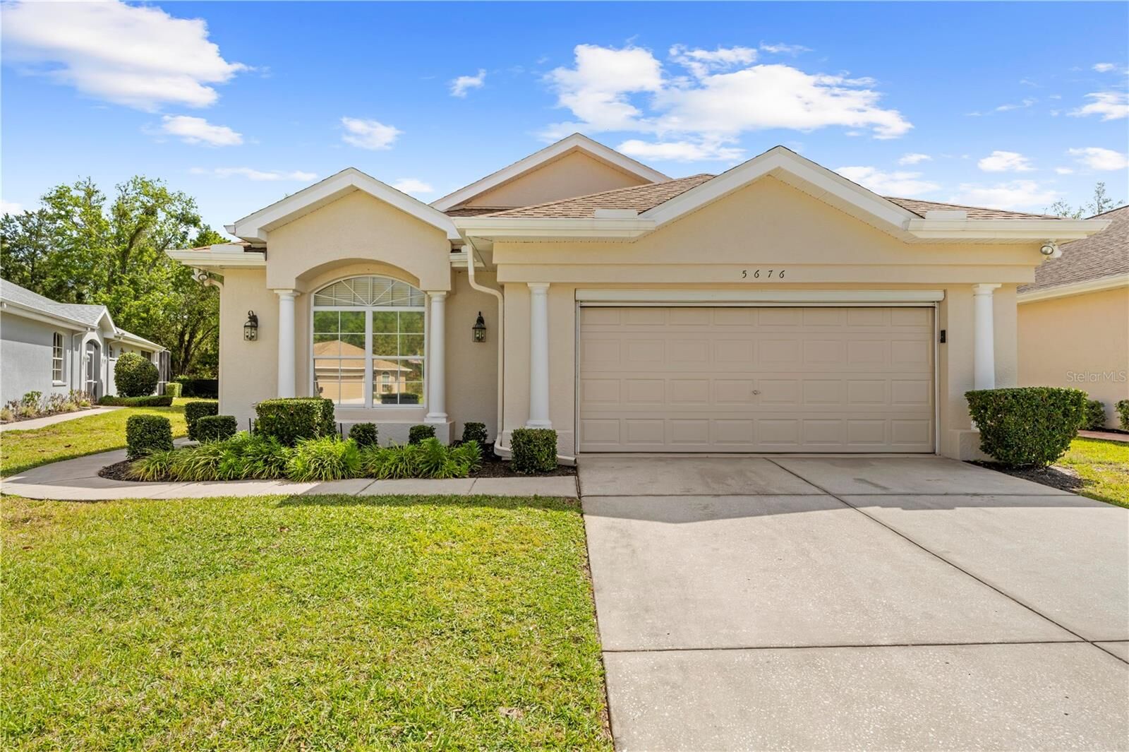 Property Photo:  5676 Legend Hills Lane  FL 34609 