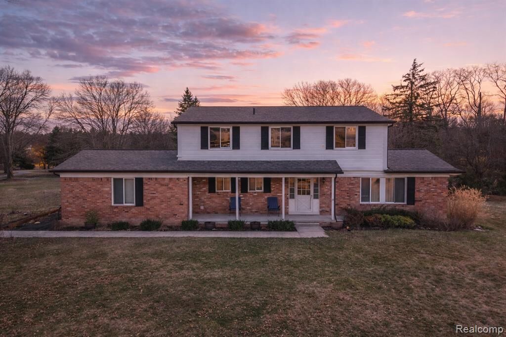 Property Photo: 38005 Southfarm Lane MI 48167 9044