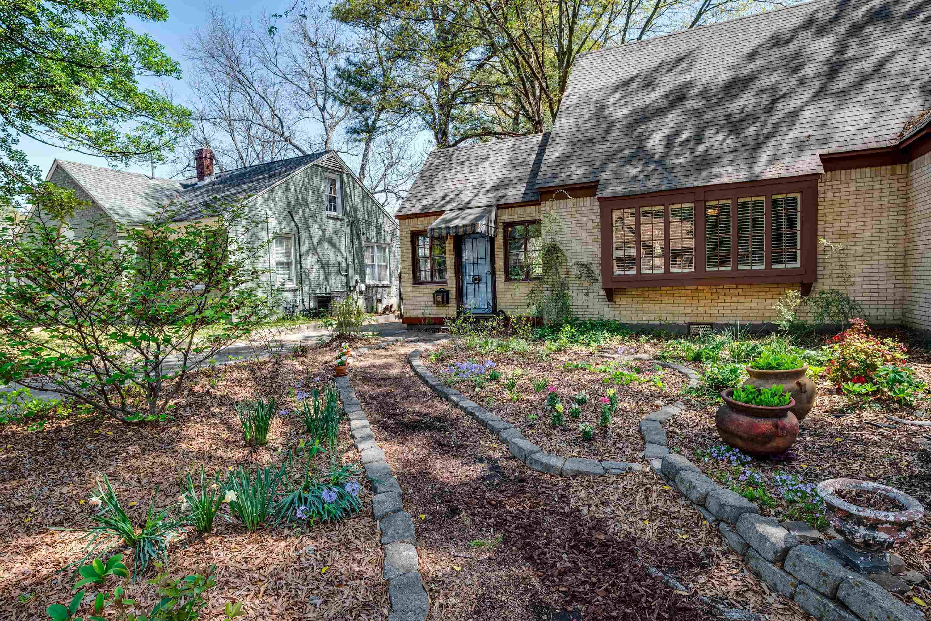 Property Photo: 30 S Alicia Dr TN 38112