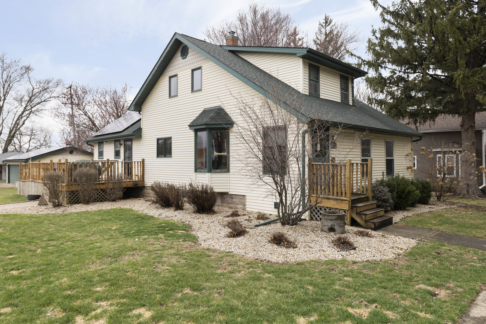 Property Photo: 109 S Seward Street IL 61088
