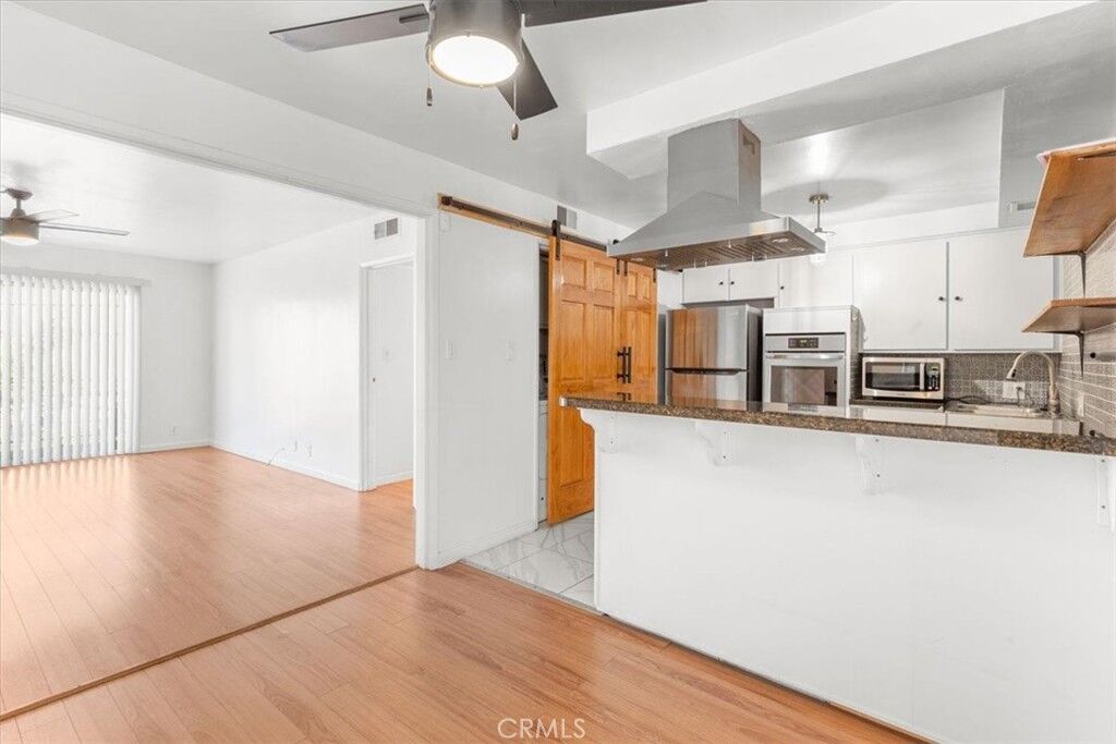 Property Photo: 530 Evergreen St 7 CA 90302