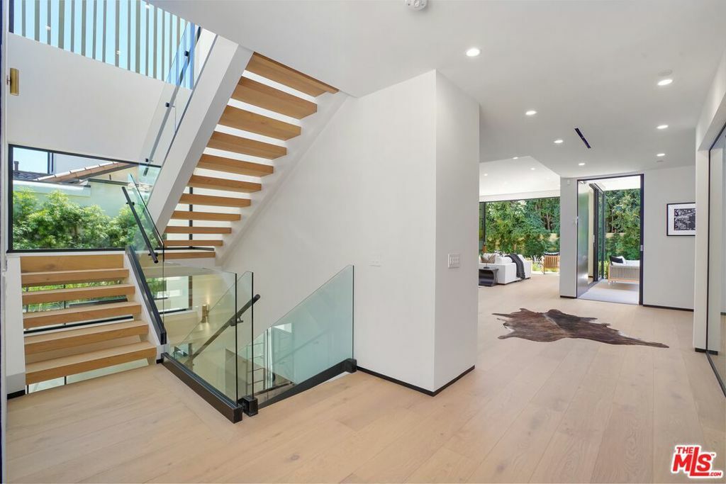 Property Photo: 9018 Dorrington Avenue CA 90048