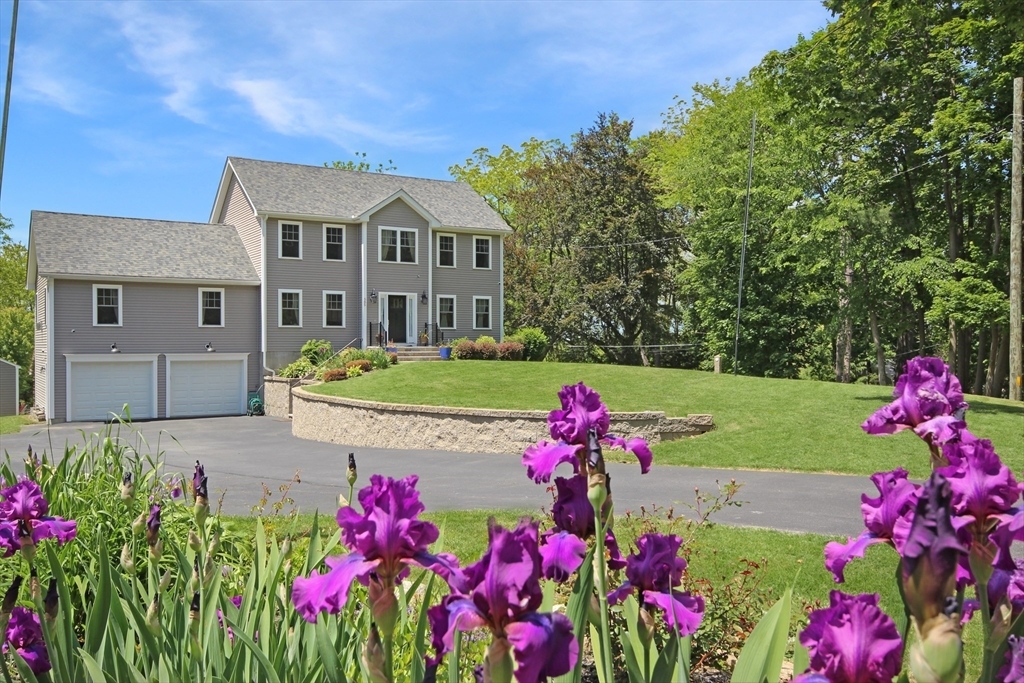 585 Chestnut Street  Ashland MA 01721 photo
