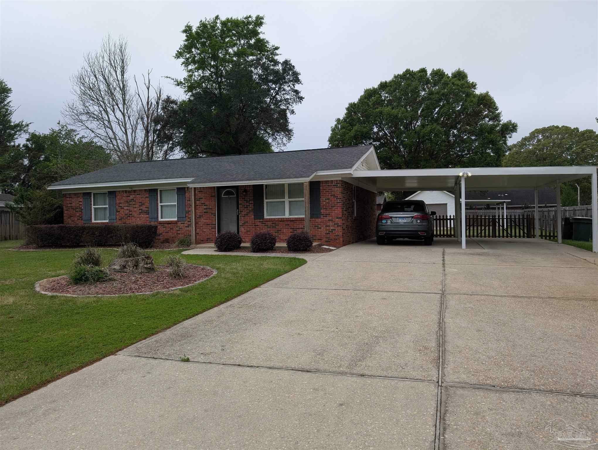 Property Photo: 9925 Wanda Dr FL 32514