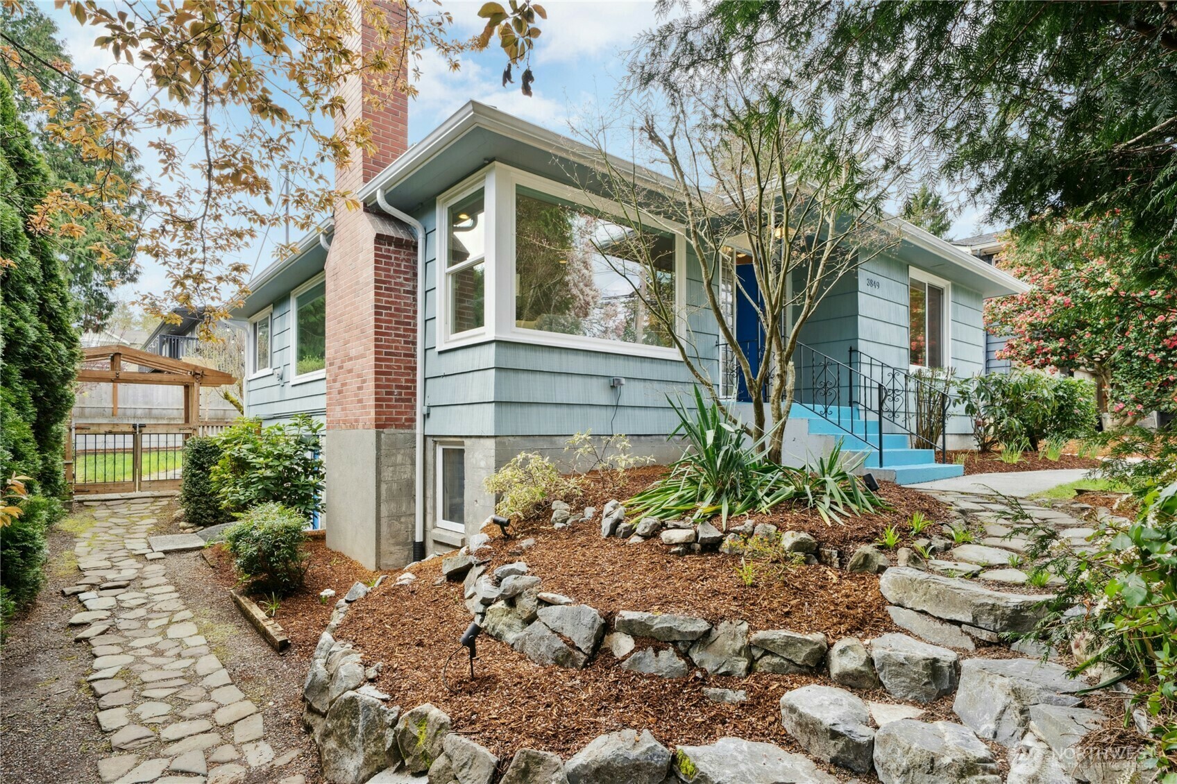 Property Photo: 3849 NE 95th Street WA 98115