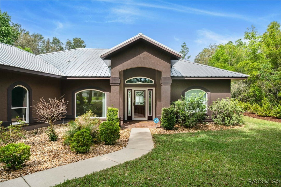 Property Photo: 4070 N Forest Lake Drive FL 34442