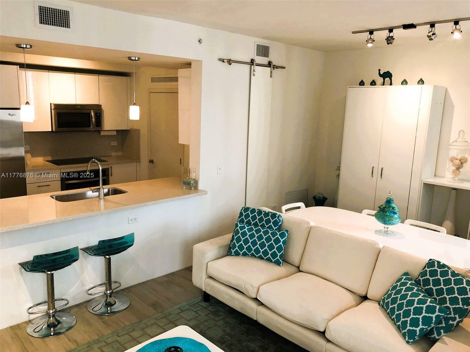 Property Photo: 999 SW 1st Ave 2215 FL 33130