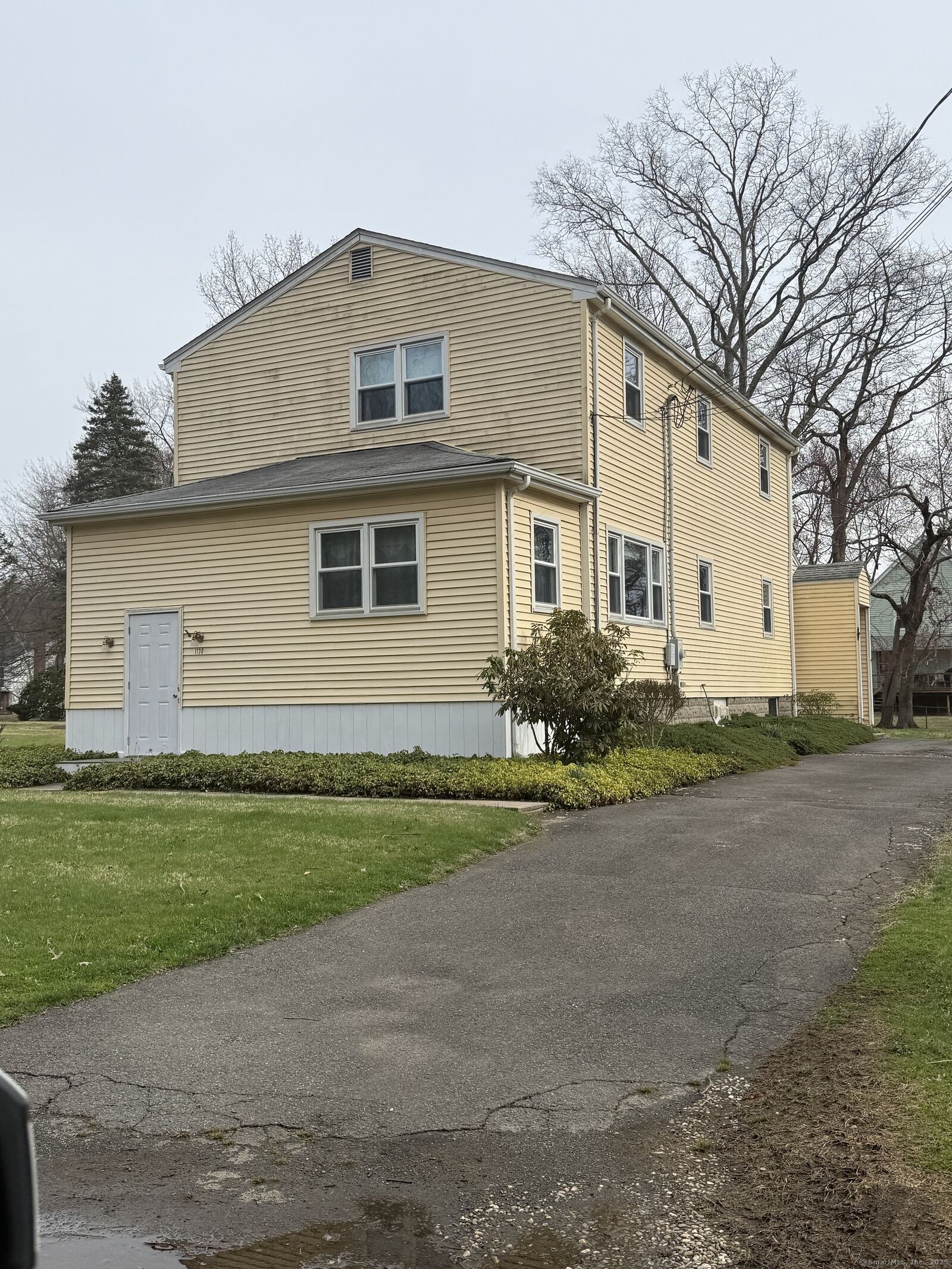 Property Photo:  1130 Blue Hills Avenue  CT 06002 