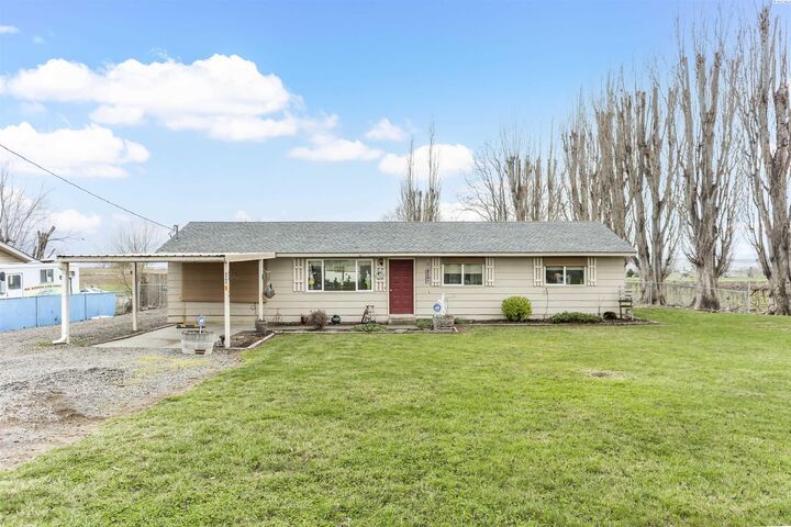 4302 Independence Road  Sunnyside WA 98944 photo