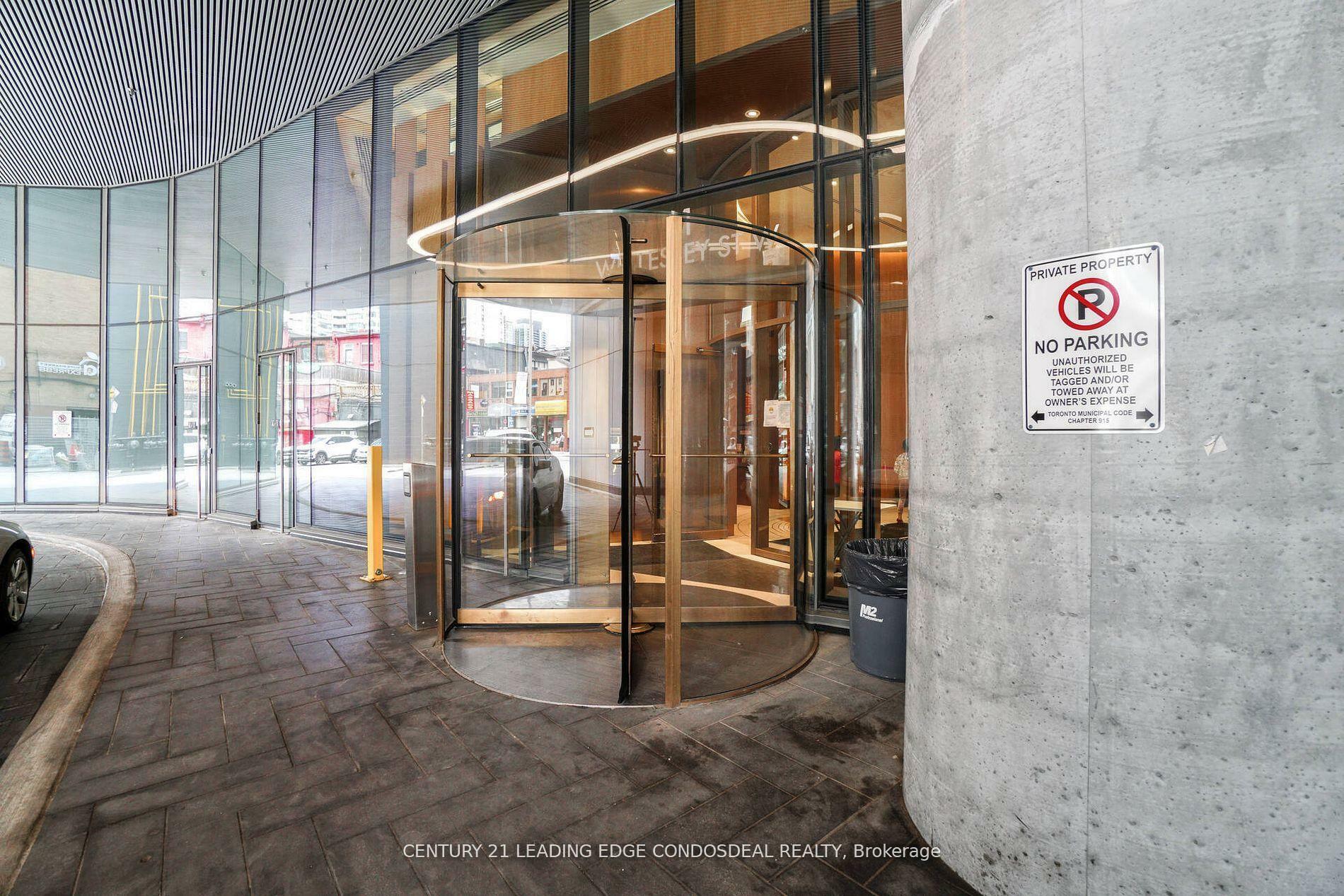 Photo de la propriété: 11 Wellesley Street W 3710 ON M4Y 0G4