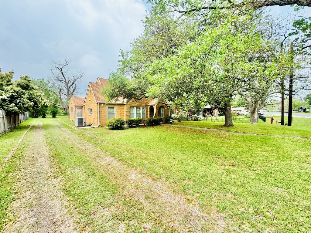 Property Photo: 210 Taylor Road TX 78621