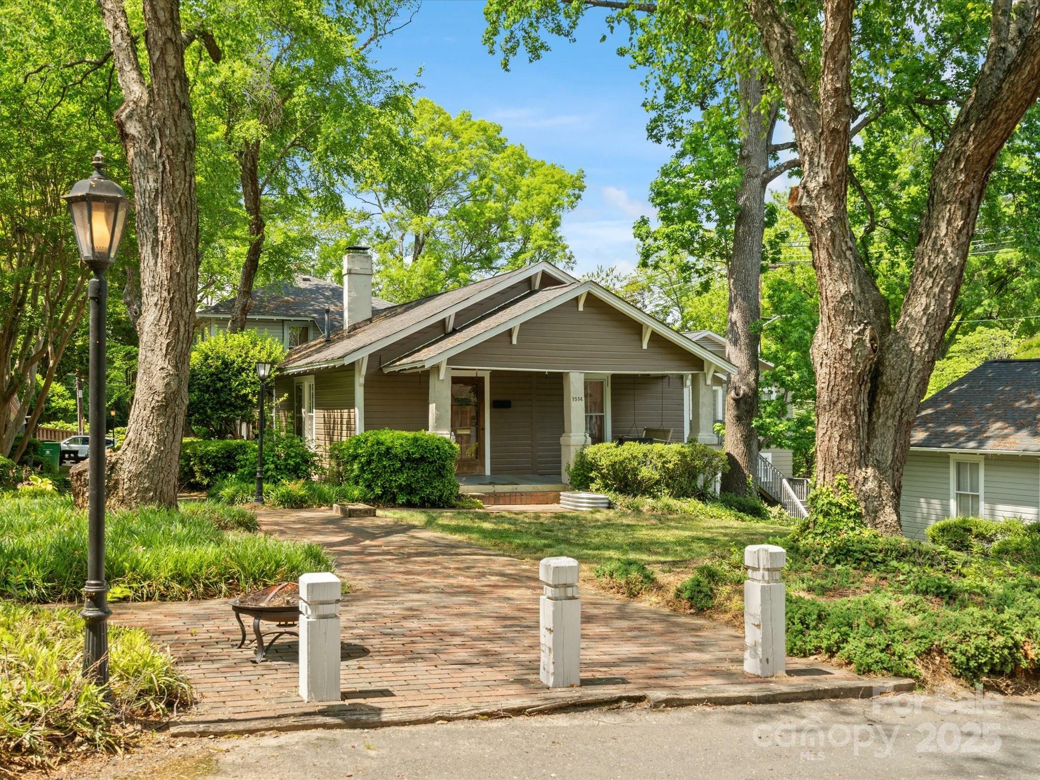 Property Photo: 1514 S Rensselaer Place NC 28203