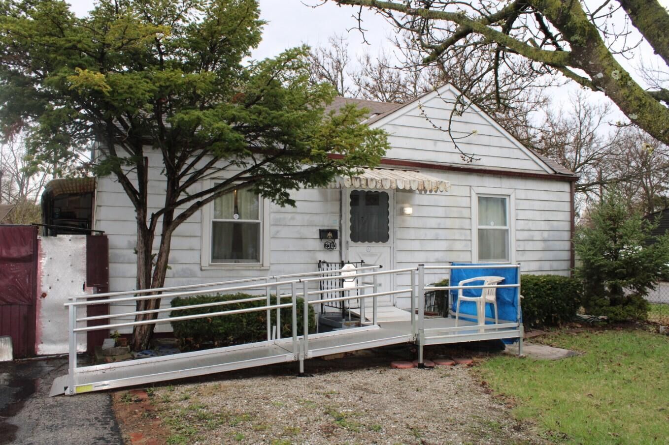 Property Photo:  2303 Howey Road  OH 43211 