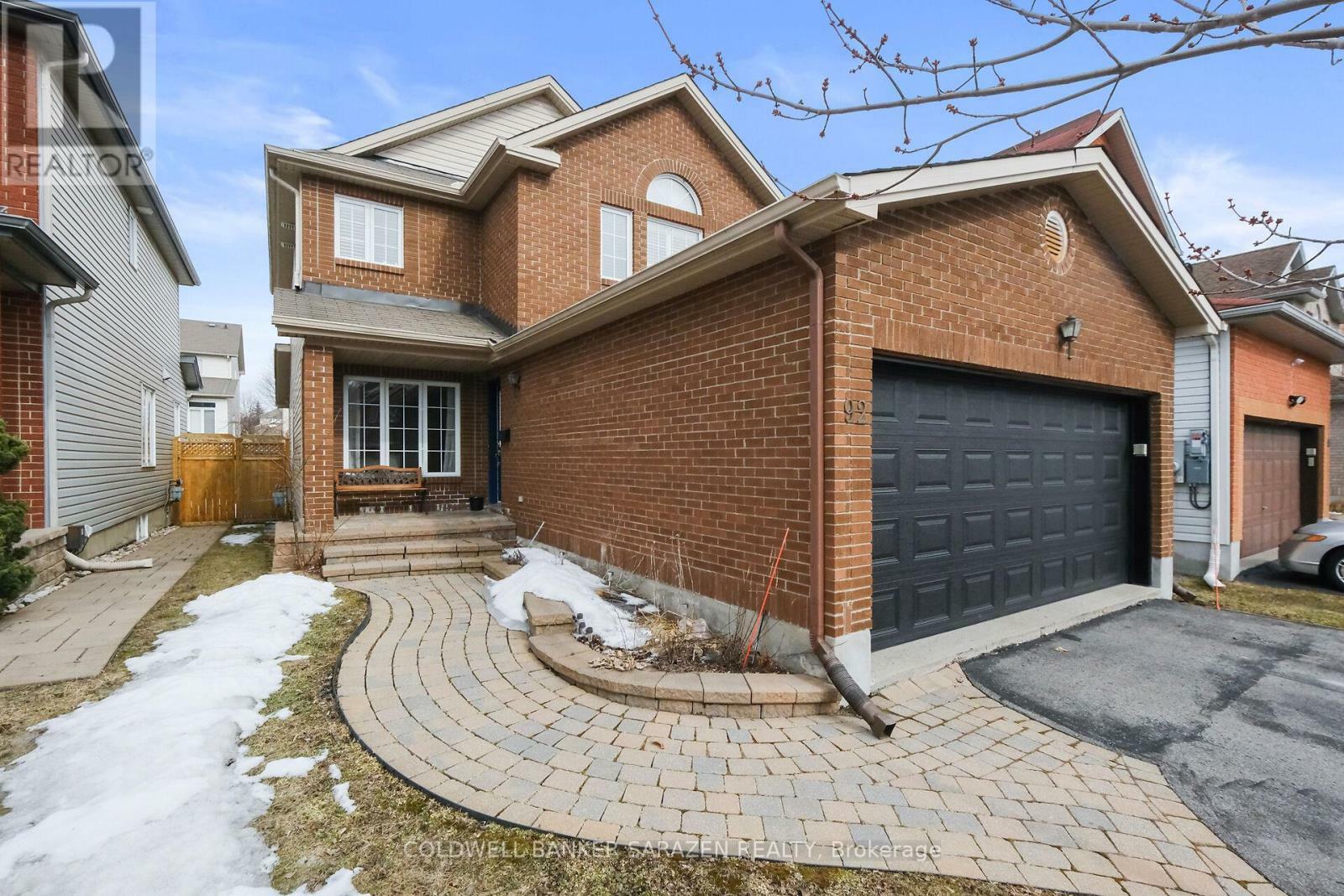 Photo de la propriété: 92 Borealis Crescent ON K1K 4T6