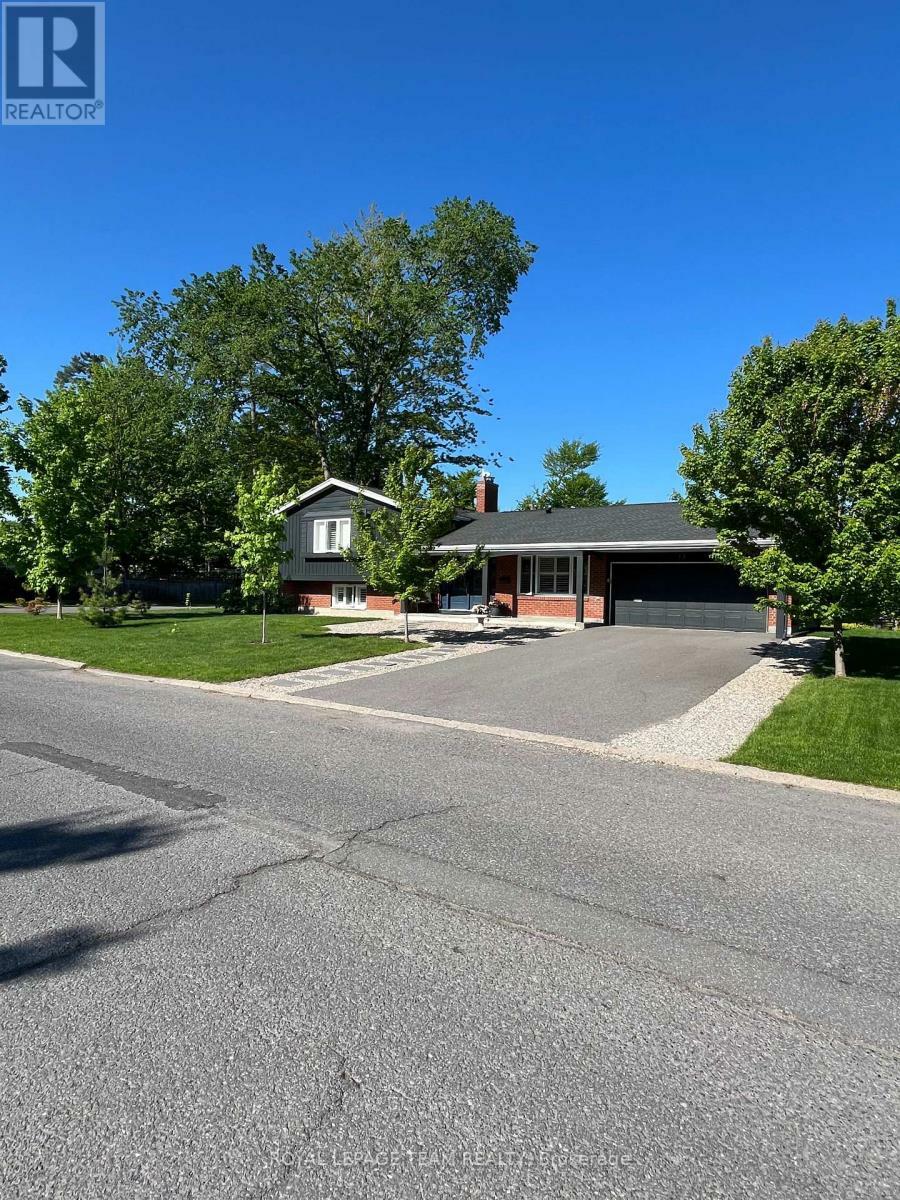 Property Photo: 14 Riverbrook Road ON K2H 7W6