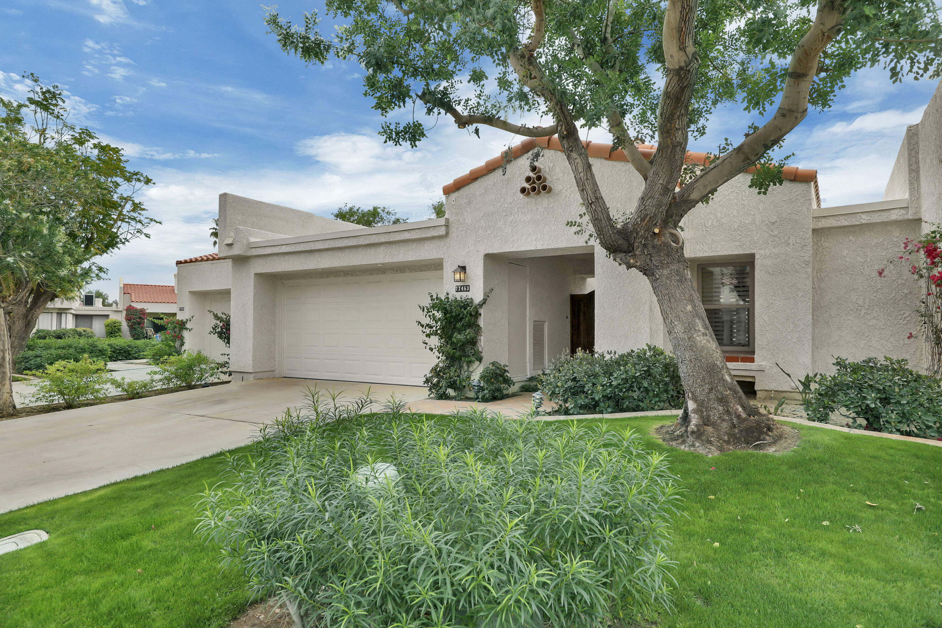 Property Photo: 77463 Calle Mazatlan CA 92253