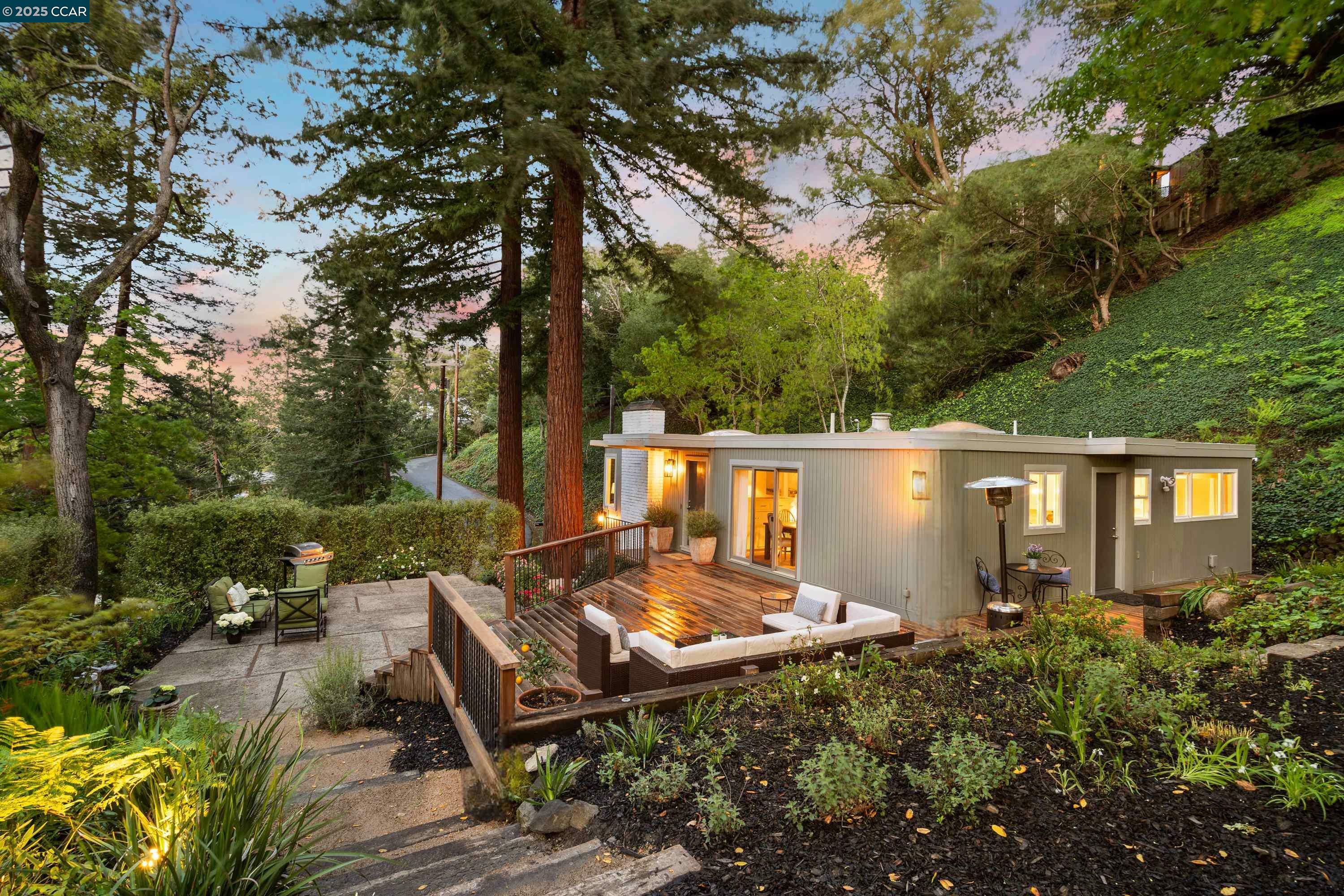 Property Photo: 19 Vallecito Ln CA 94563