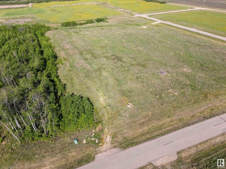 Property Photo:  121 42324 Twp Rd 632  AB T9M 1P3 