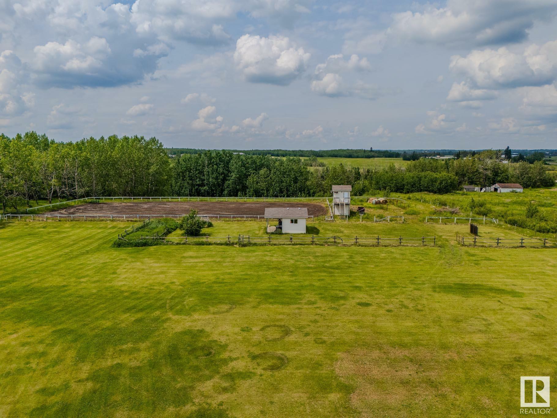 Photo de la propriété: 53153 Rge Road 213 AB T8G 2C3