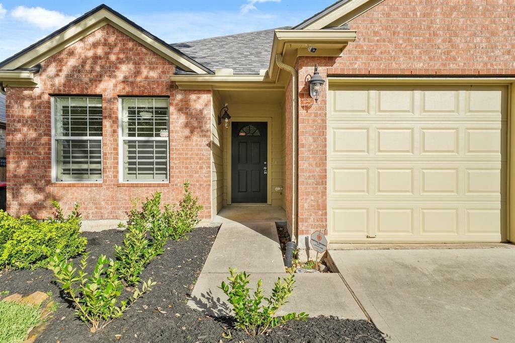Property Photo: 5706 La Crema TX 77459