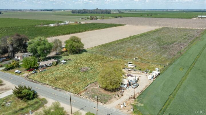 Property Photo:  20758 Everett Avenue  CA 93656 