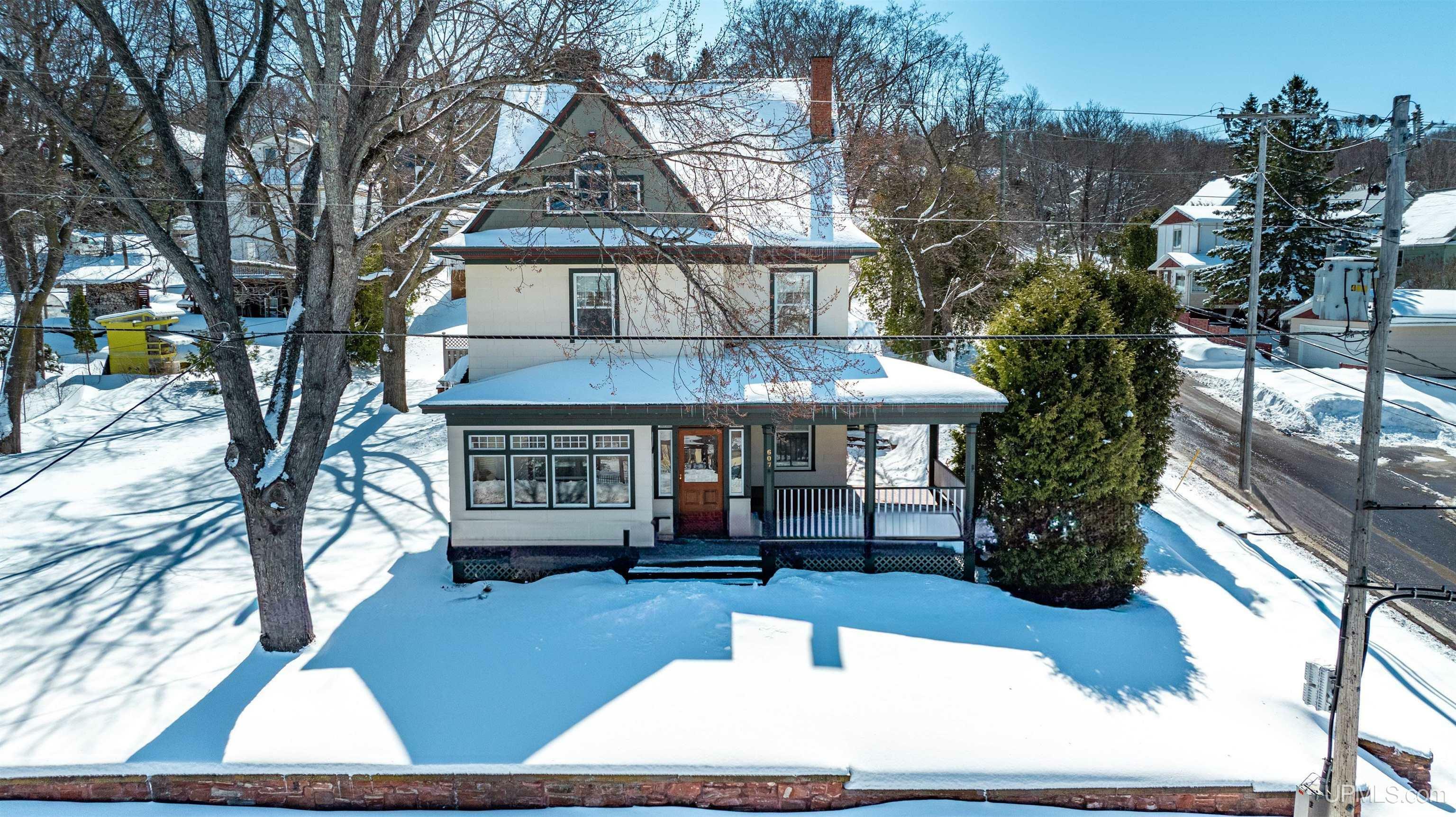 Property Photo: 607 W South Avenue MI 49931