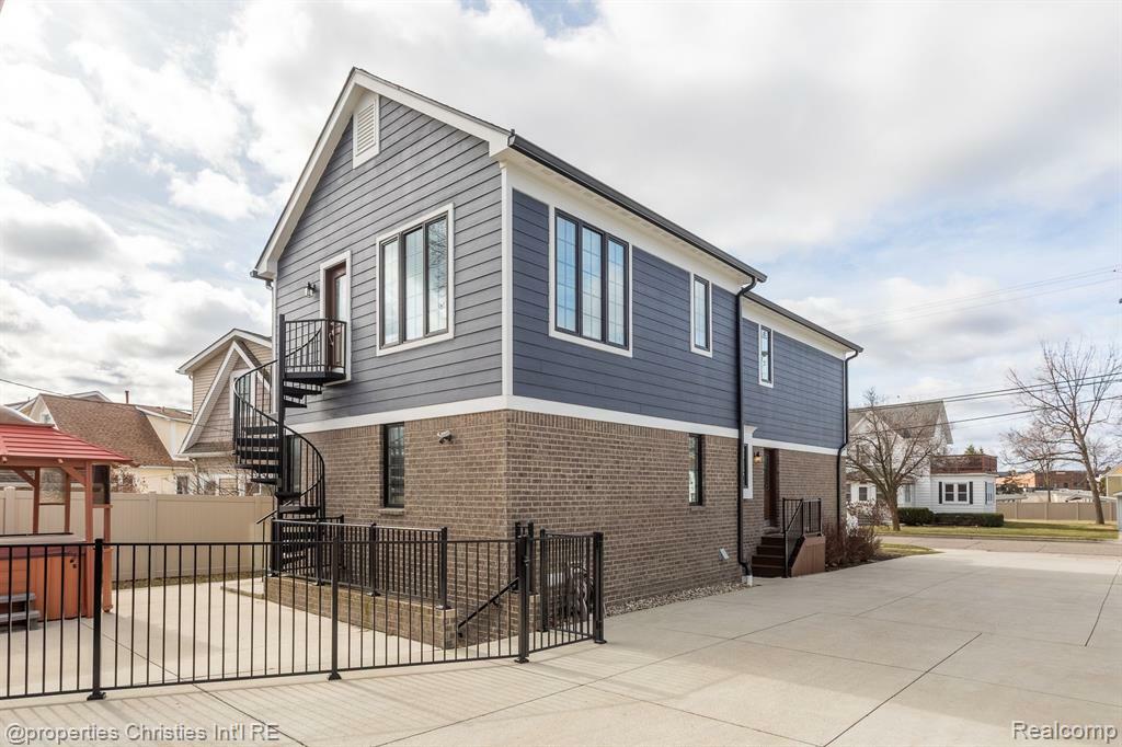Property Photo: 536 Roe Street MI 48170 1605