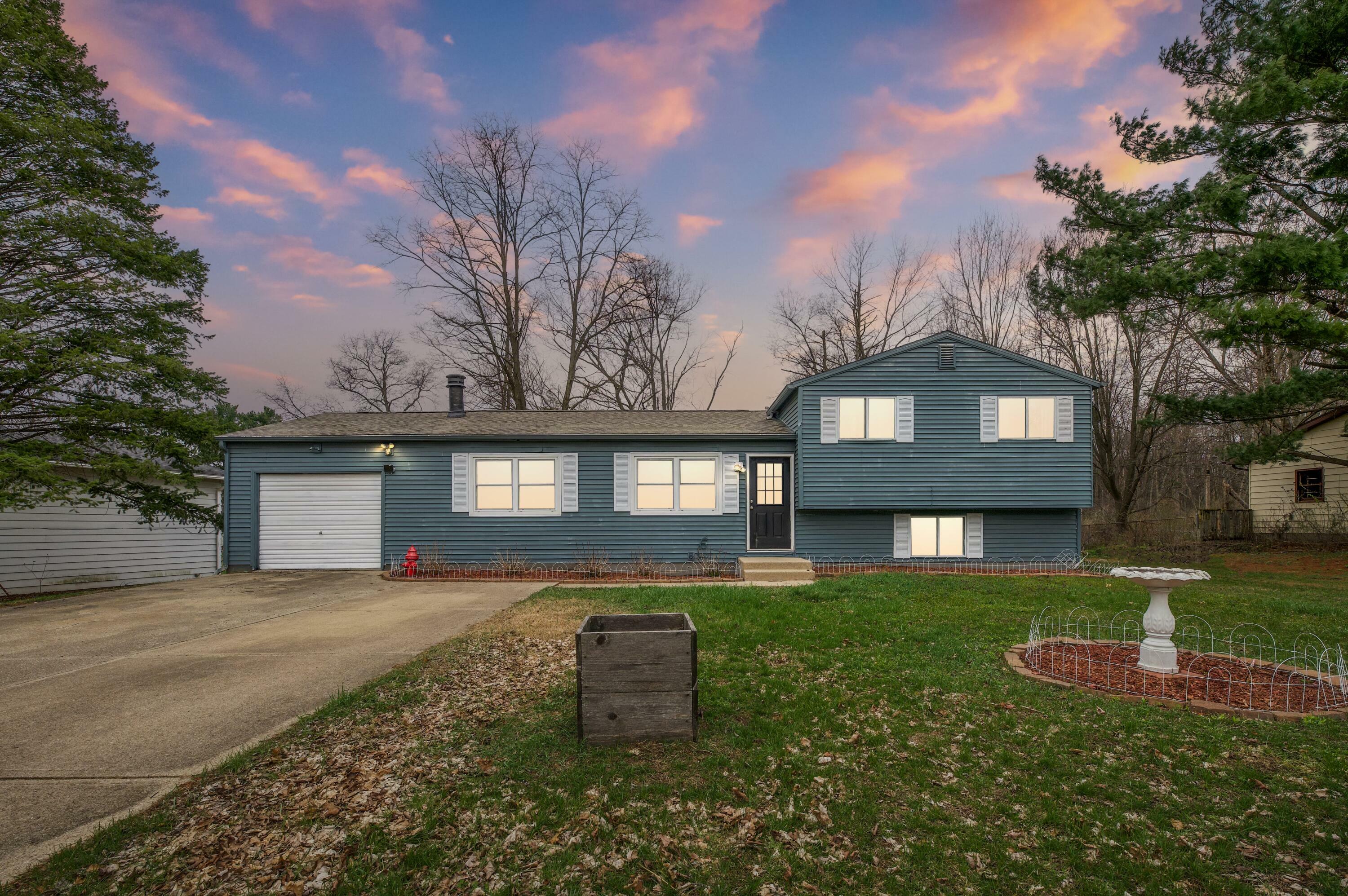 Property Photo: 1405 Oakdale Avenue MI 49120
