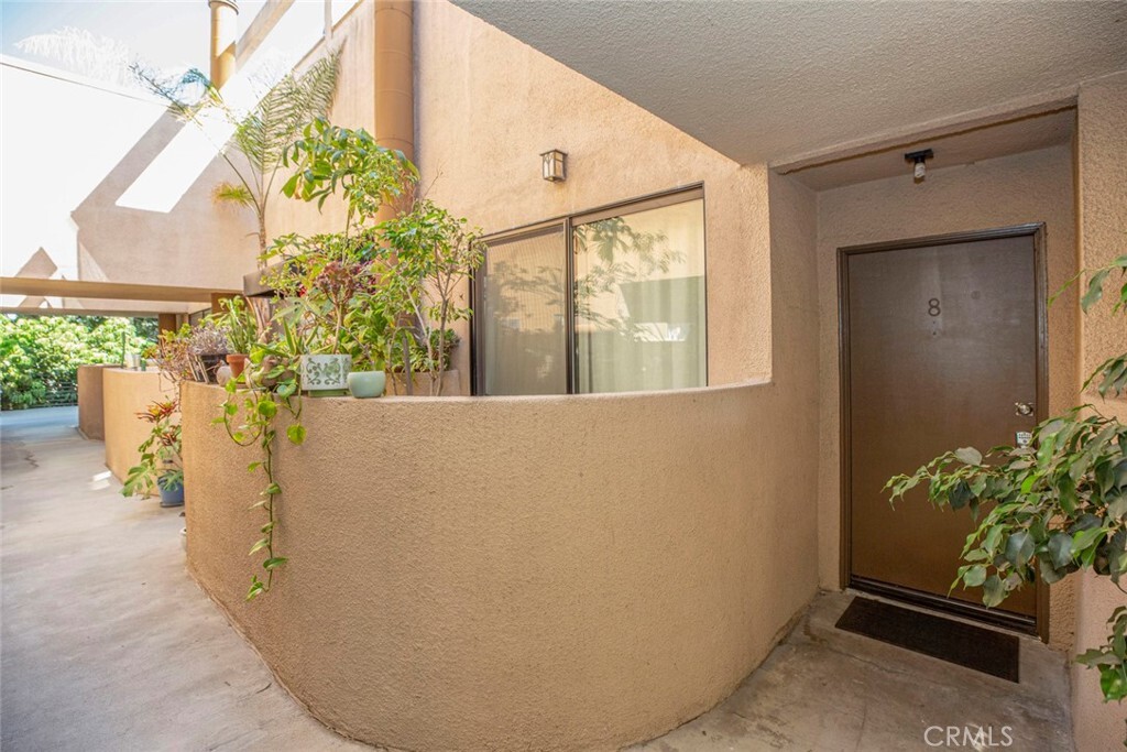 Property Photo: 5456 Hermitage Avenue 8 CA 91607