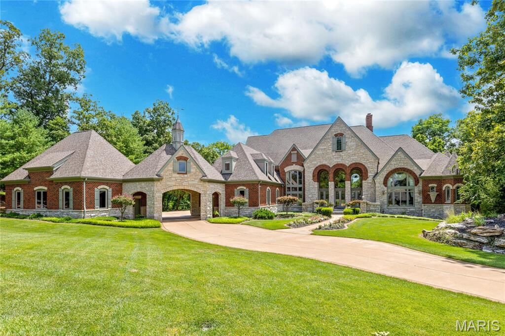 Property Photo: 4 Upper Whitmoor Drive MO 63304