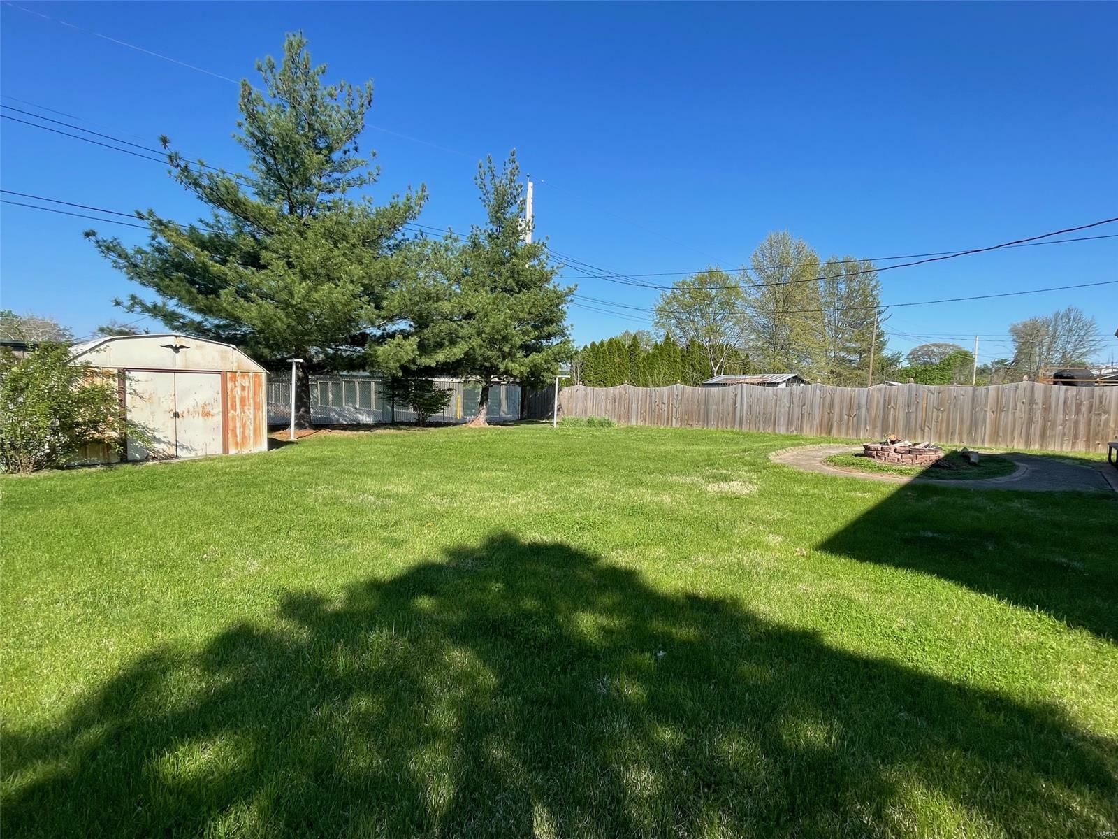 Property Photo: 1518 Colonial Drive IL 62035